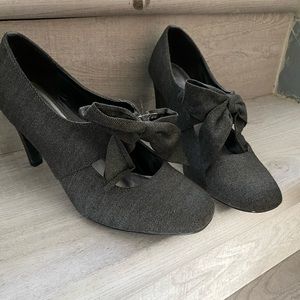 Bow Tie Heels